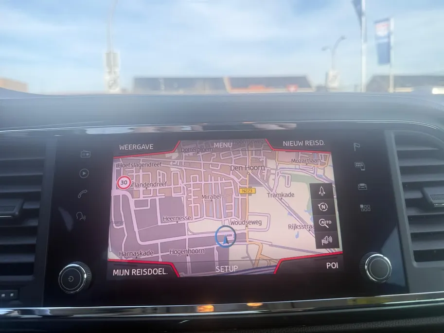 SEAT Ateca 1.5 TSI Style Business Intense | Automaat | Apple Carplay/Android Auto | Trekhaak | Climate Control | Adaptief Cruise Control | Stoelverwarming | Camera | Navigatie | Stuurbediening