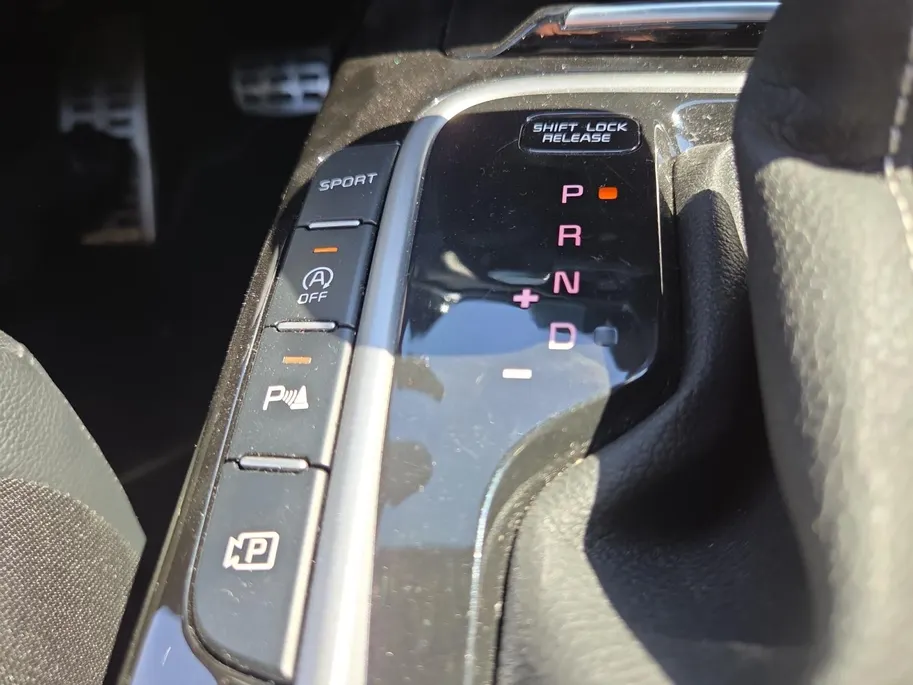 Kia Ceed 1.5 T-GDi GT-PlusLine Automaat | 140 PK | Schuif-kanteldak | JBL | Elektr. verstelbare bestuurdersstoel met geheugenfunctie |  18' lichtmetalen velgen | Dodehoek detectie  | Metallic lak | Fabrieksgarantie t/m 8-4-2032 + 3x 1 jaar*  | NAP