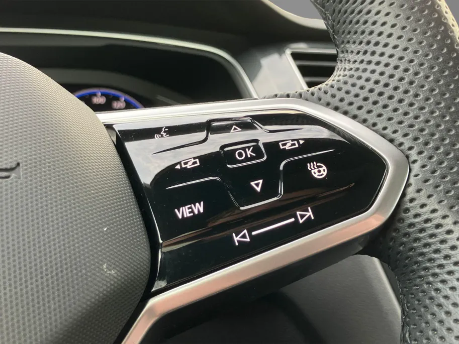 Volkswagen Tiguan 1.5TSI/150PK R-Line Black Style DSG · Panoramadak · Camera · Apple/Android Car Play · Stoel- & stuurverwarming