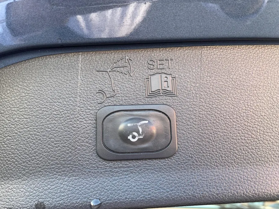 Ford Kuga 1.5 EcoBoost Titanium nette dealer auto | Wegklapbare trekhaak| Navigatie| elec achterklep| Parkeersensoren| 4 seizoen banden| Stuur verwarming| Stoel verwarming| Vooruit verwarming| Climate Control |