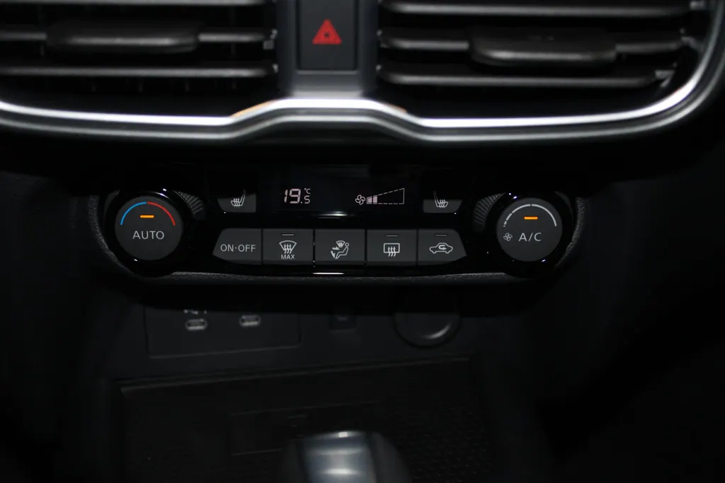 Nissan Juke 1.6 Hybrid N-Connecta | Navigatie | Automaat | LM wielen | Achteruitrijcamera | Parkeersensoren voor en achter | Apple carplay & Androidauto | Climate controle | Cruise controle |
