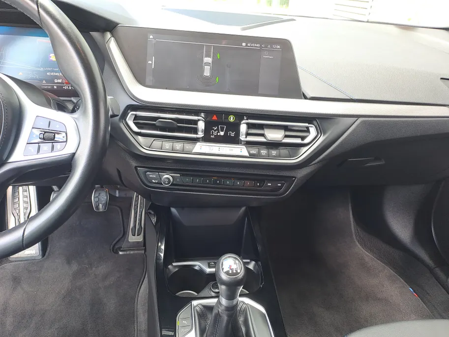 BMW 1 Serie 118i Business Edition M-exterieur pakket | Digitaal cockpit | Navigatie | Cruise | Climate | M-bekleding | M-stuur | Apple Carplay/Android Auto