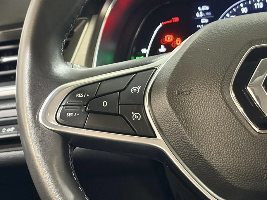 Renault Captur 90PK TCe Intens | Navi | Camera | Climate Control | Parkeersensoren | Apple CarPlay/Android Auto | Licht & Regen Sensor | Full LED | Lichtmetalen Velgen | Armsteun |