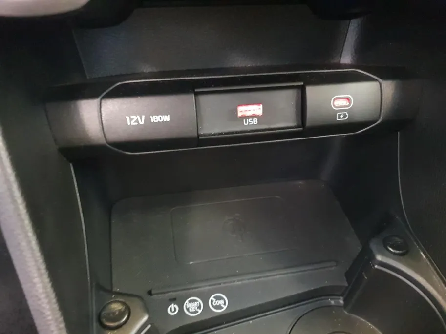 Kia Picanto 1.0 DPI ExecutiveLine | Stoel en stuurverwarming | Navigatie | Camera | Keyless met startknop | Climate control | Cruise control | Getinte ramen achter |