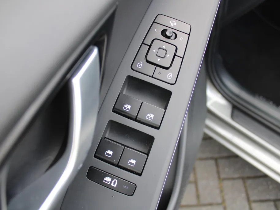 Kia Niro 1.6 GDi Hybrid DynamicPlusLine | Schuif-/kanteldak | Stuur-/stoelverwarming | Cruise adapt. | Camera | Clima | 16' LM |
