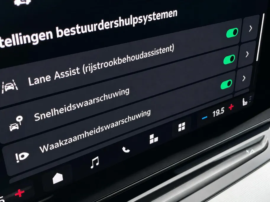 Škoda Octavia Combi 1.5TSI/115PK FL Selection · Apple/Android Car Play · Parkeersensoren · Stoelverwarming · Garantie t/m 04-12-2028 of 120000km.