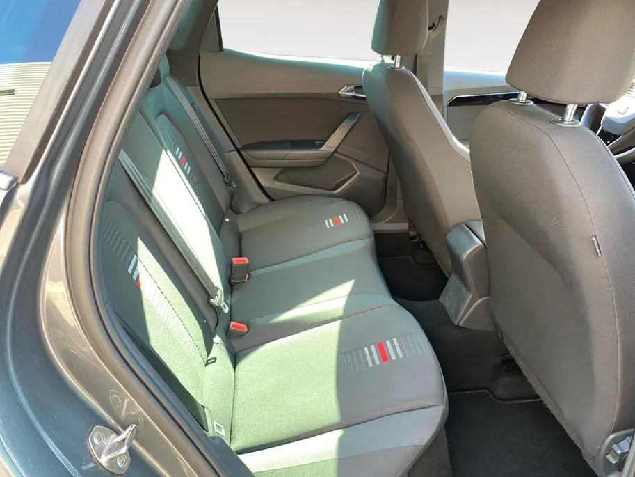 SEAT Arona 1.0 TSi 116pk FR Business Intense Trekhaak | CarPlay | Navi | Cruise | Two-Tone | Clima | Camera | Etc.