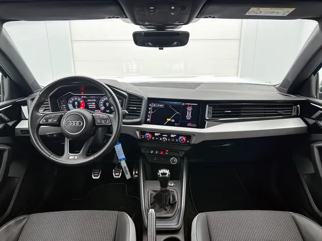 Audi A1 Sportback 30 TFSI S Line edition one | NAVI | STOELVERWARMING | CLIMAT CONTROL | PARKEER SENSOREN V+A