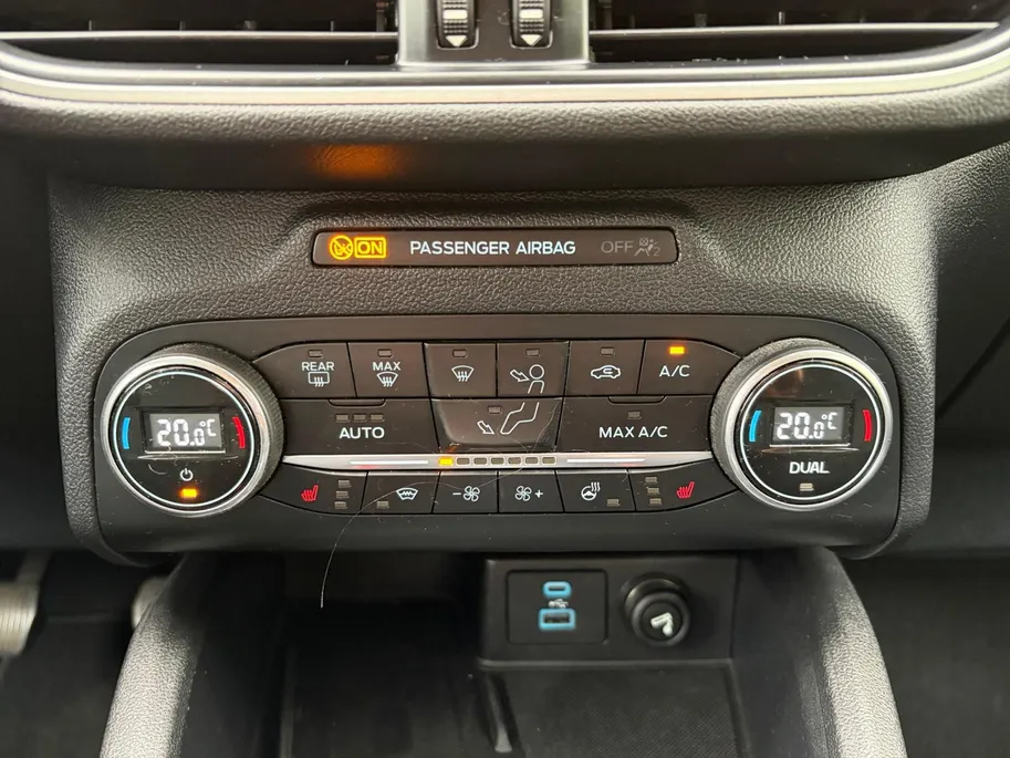 Ford Kuga 1.5 EcoBoost Titanium 150PK | Trekhaak (1800kg trekgewicht) | Navigatie | Parkeersensoren | Privacy Glass | Winter Pack