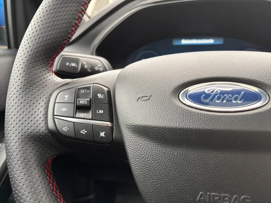 Ford Focus Wagon ST-Line 155PK Automaat | Panoramadak | Afn. Trekhaak | Adaptieve Cruise Control | Winter Pack | BLIS | B&O | Privacy Glass