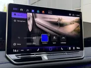 Volkswagen Tiguan 1.5 eTSI R-Line Business | Elektrisch wegklapbare trekhaak | Stoelmassage | Elektrisch bedienbare achterklep | Achteruitrijcamera | Parkeersensoren voor- en achter | Navi | Adaptive cruise control | Sportstoelen