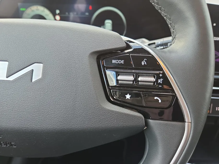 Kia Niro EV Edition Advanced 64.8 kWh Accu 100% | 1e Eigenaar | Dealer onderhouden | Cruise Control Adaptief | Stoelverwarming | Camera | Apple Carplay & Android Auto | Leder | Fabrieksgarantie t/m 28-3-2031 + 3x 1 jaar* | NAP