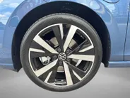 Volkswagen Golf 1.5 eHybrid Life Edition Panoramadak · Achteruitrijcamera · Draadloze telefoonlader · Stuur- & Stoelverwarming