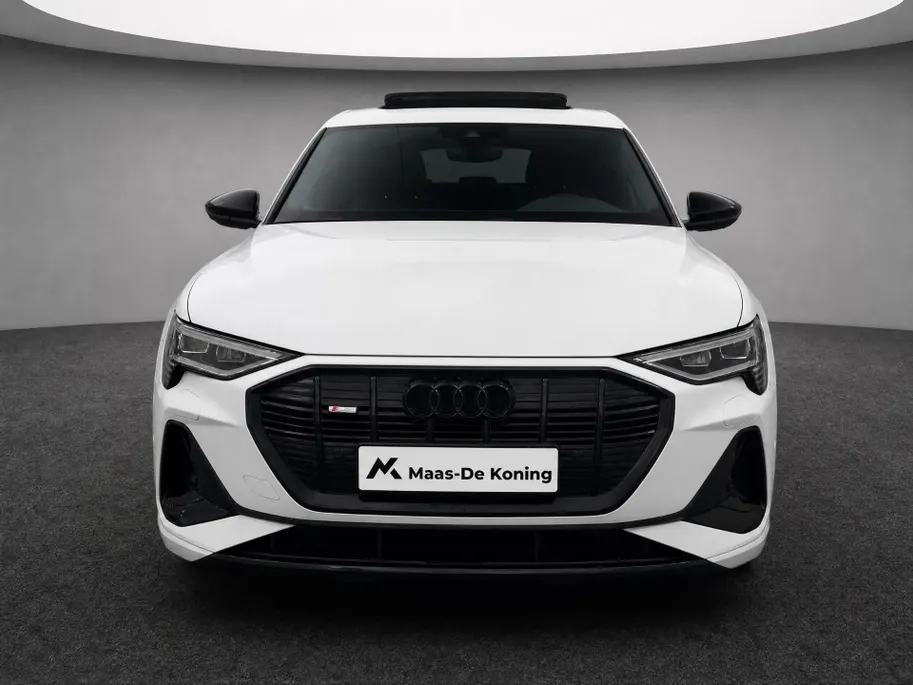 Audi e-tron 55 408pk Quattro S edition 95 kWh · SOH 97,1% · Panoramadak · Camera · Luchtvering · Zwart Optiek Plus · 21'' Inch ·