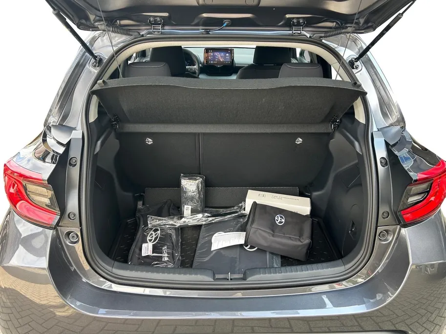 Toyota Yaris 1.5 Hybrid Dynamic | Nieuw | Apple Carplay/Android Auto | hill hold functie | airco (automatisch) | achteruitrijcamera | buitenspiegels verwarmbaar |