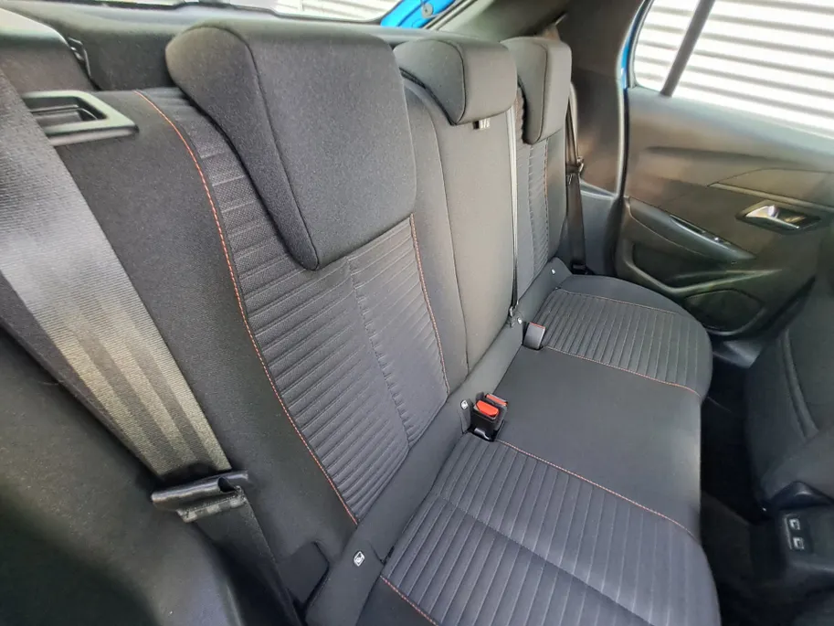 Peugeot e-208 EV Active Pack 50 kWh | Cruise control | Navigatiesysteem | Keyless start | DAB | LM Velgen | 100% Elektrisch | SOH 95,6 %