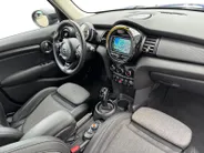 MINI 5-Deurs 1.5 Cooper | 17' VELGEN | SPORTSTOELEN | LED | 12 MAANDEN GARANTIE |