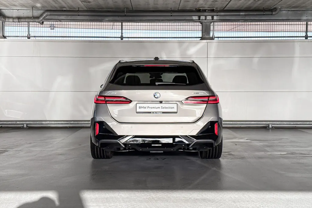 BMW i5 Touring xDrive40 84 kWh