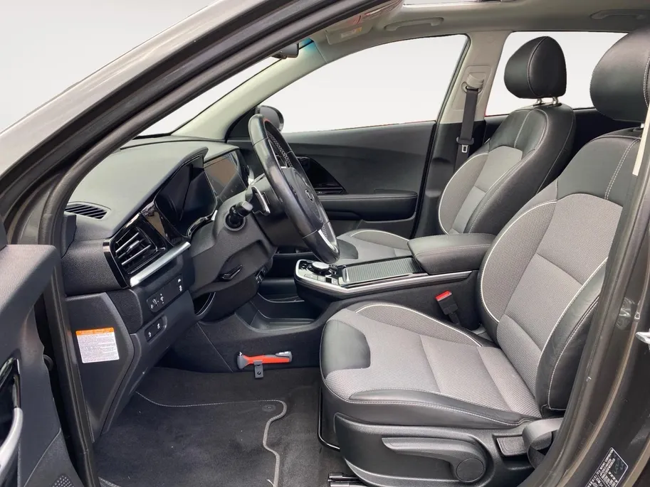 Kia e-Niro DynamicPlusLine 64 kWh | Climate control | Navigatie | Parkeercamera | Stoel + stuurverwarming | Keyless | Schuif-kanteldak | Line assist |