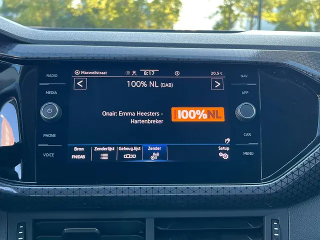 Volkswagen T-Cross 1.0 TSI Life AUTOMAAT | NAVIGATIE | APPLE CARPLAY | ANDROID AUTO | 17 INCH LMV | STOELVERWARMING | ADAPTIVE CRUISE CONTROL |
