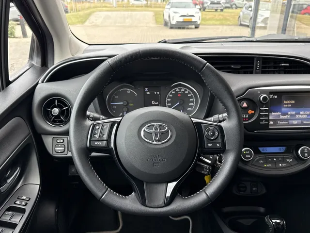 Toyota Yaris 1.5 Hybrid Dynamic | All Seasons | Stoelverwarming