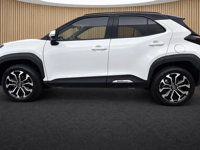 Toyota Yaris Cross 1.5 Hybr 130 Dynamic | Blindspot | Parkeersensoren | All Seasons