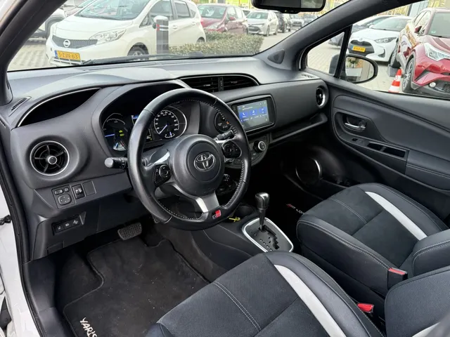 Toyota Yaris 1.5 Hybrid GR-Sport | Apple Car-Play | Camera | Bi-Tone