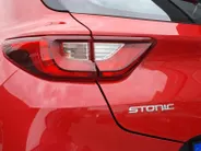 Kia Stonic 1.0i Turbo MHEV ComfortLine 100 PK | 1e Eigenaar | Airco | Bluetooth | Camera | Cruise control | Metallic lak | Fabrieksgarantie t/m 3-7-2031 | NAP