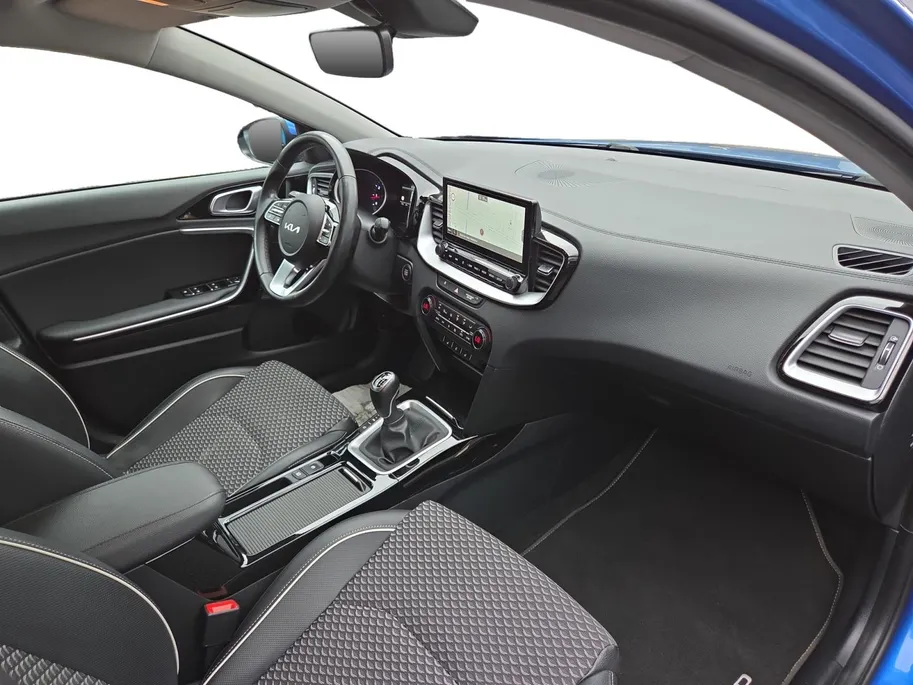Kia Ceed Sportswagon 1.5 T-GDi DynamicPlusLine 160 PK | Dealer onderhouden | Fabrieksgarantie | Camera | Carplay | Cruise Control Adaptief | stoelverwarming | NAP | 12 Maanden BOVAG Garantie |