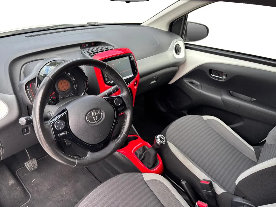 Toyota Aygo 1.0 VVT-i x-clusiv | Camera | Cruise | Lichtmetaal |