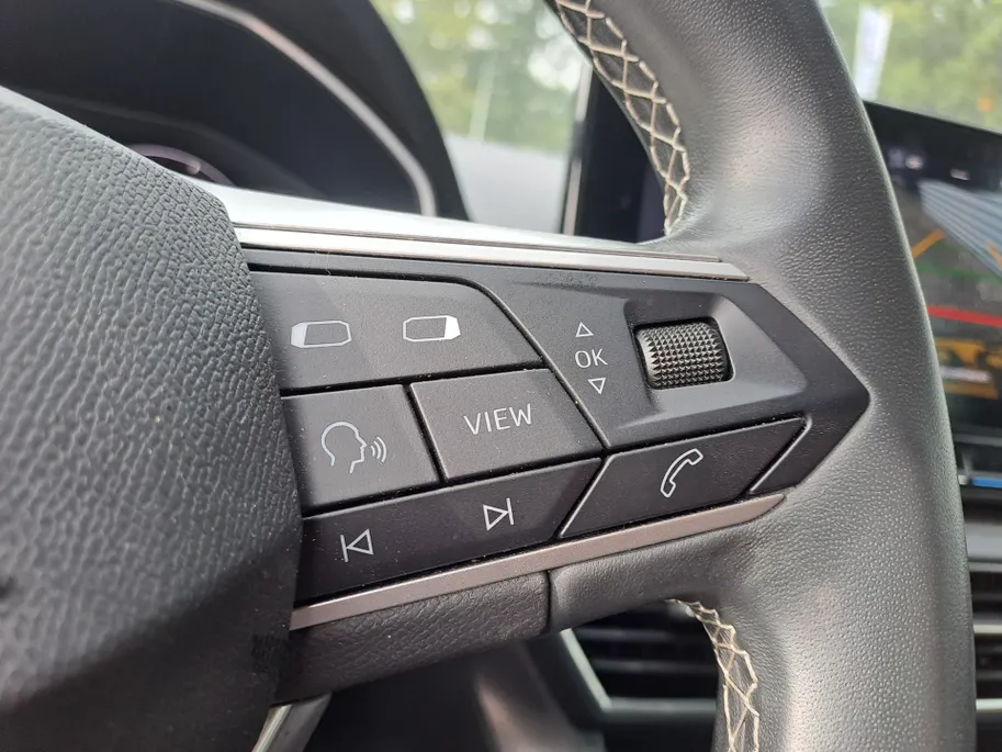 SEAT Leon 1.0 TSI Style Business Intense | Cruise control adaptief | Navigatie | LM Velgen | Apple Carplay/Android Auto | Achteruitrijcamera | airco automatisch