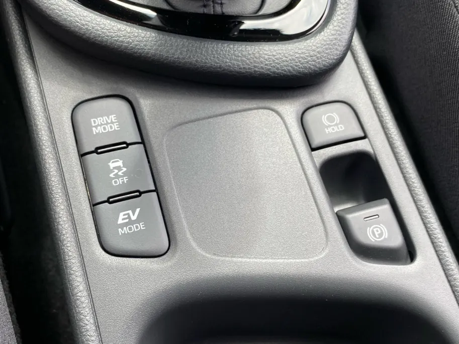 Toyota Yaris 1.5 Hybrid 115 automaat Comfort NIEUW | Digitaal cockpit | Full LED koplampen | 16' lm velgen | cruise control | etc.