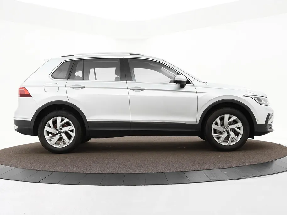 Volkswagen Tiguan 1.4 TSI 245pk DSG eHybrid Elegance · 360 Camera · Wegklapbare Trekhaak · Apple/Android Car Play · Dodehoek Detectie · 18'' Inch · Stoel & Stuurwiel verwarming ·