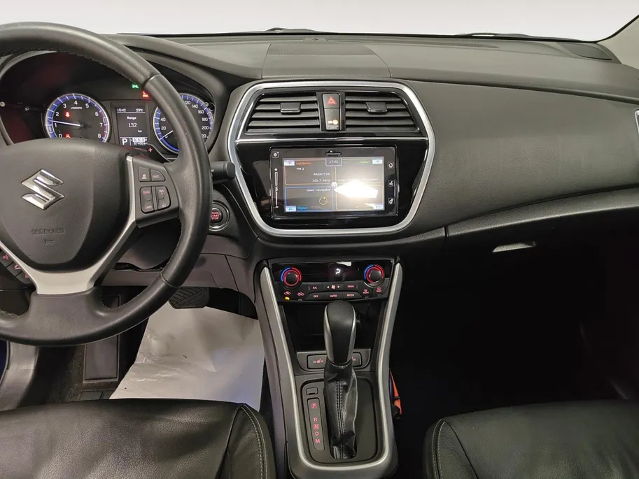 Suzuki S-Cross 1.4 Boosterjet Stijl AUTOMAAT NAVI AIRCO CAMERA ADAPTIEVE CRUISE CONTROLE APPLE CARPLAY ANDROID AUTO SCHUIFKANTELDAK LEER ZEER MOOIE AUTO DEALER ONDERHOUDEN