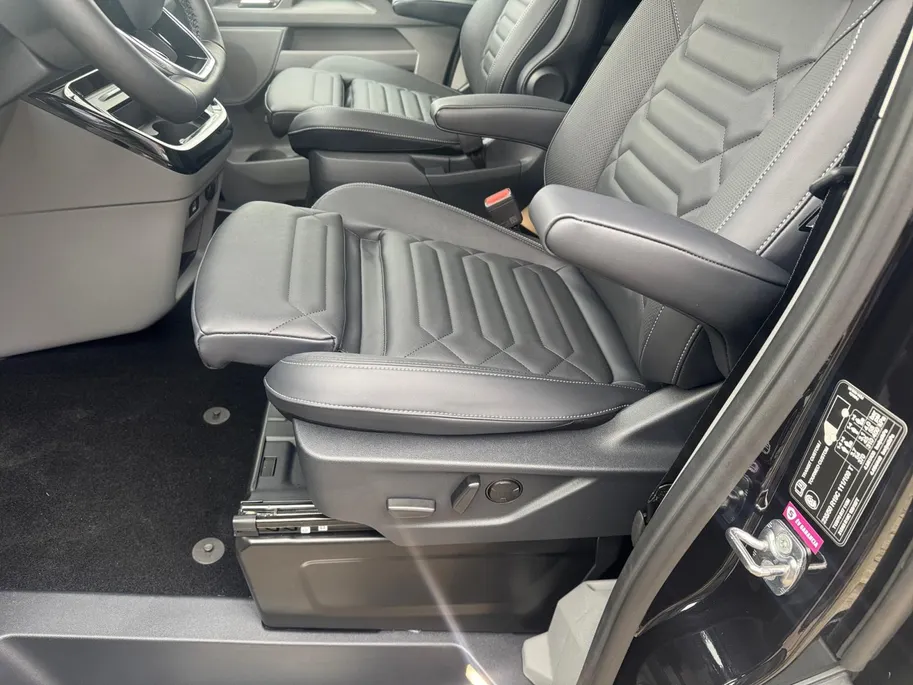 Ford Tourneo Custom 340 2.5 PHEV L2H1 Titanium X 8 persoons | TE BESTELLEN AUTO | Elektr. bedienbare AGR Stoelen met lederen bekleding | B&O Audio | Navigatie | Panoramadak | Trekhaak | Achterklep