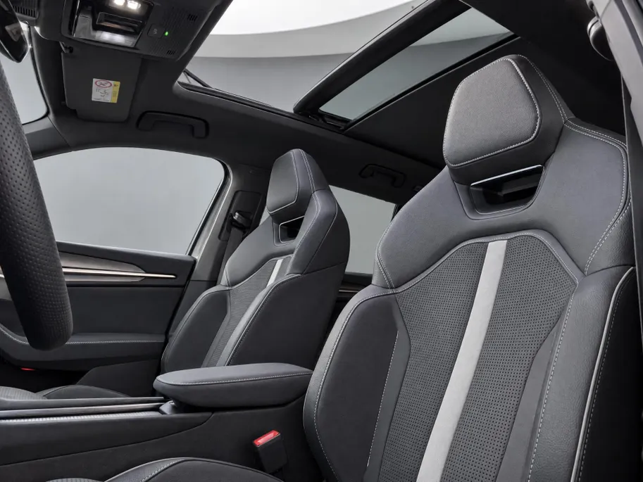 Škoda Kodiaq 1.5 TSI 204pk DSG PHEV Sportline Business · Panoramadak · Wegklapbare Trekhaak · Camera · Stoelverwarming · Eek. Voorstoel · 19'' Inch · Garantie t/m 01-07-2030 of 100.000km