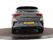 Volkswagen T-Roc 1.5TSI/150PK R-Line Business+ · Panoramadak · Trekhaak · Camera · Apple/Android Car Play · Navigatie · Stoelverwarming · Garantie t/m 09-10-2027 of 100000km.