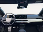 Kia EV4 Hatchback GT-PlusLine 81.4 kWh | Schuif/kanteldak | Lederen bekleding | 360 Graden camera | Head up display | Elektrische achterklep | Elektrische stoel verstelling met geheugen | Stoel verwarming + ventilatie voor | Dodehoek camera | Draadloze oplader | 