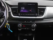Kia Stonic 1.0 T-GDi MHEV DynamicLine | Stoelverwarming | Camera | Parkeersensor v+a | Clima | Navi | Apple Carplay/Android Auto | 15" LM | Cruise |