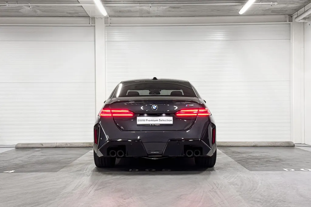 BMW M5 Sedan M5