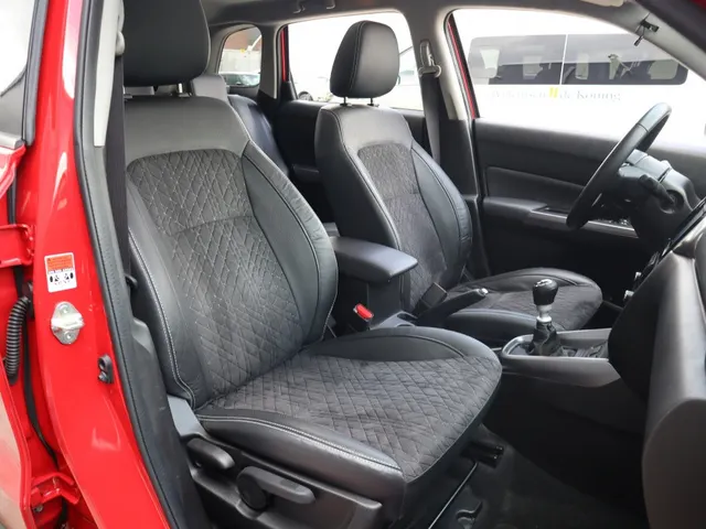 Suzuki Vitara 1.4 BoosterJet Style Hybrid | Panoramadak | Carplay | All Season