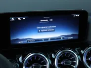 Mercedes-Benz GLA 180 AMG Line l Keyless l Achteruitrij camera l Stoelverwarming