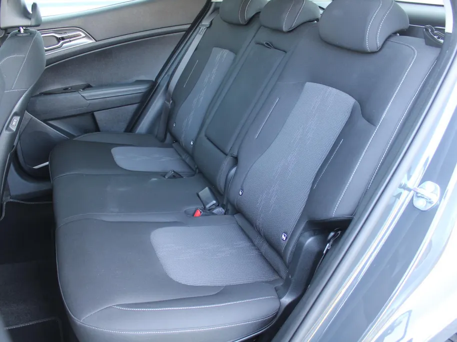 Kia Sportage 1.6 T-GDi Hybrid DynamicLine | Camera | Cruise adapt. | Navi | 17' LM | Clima v+a | LED | Apple Carplay/Android Auto |
