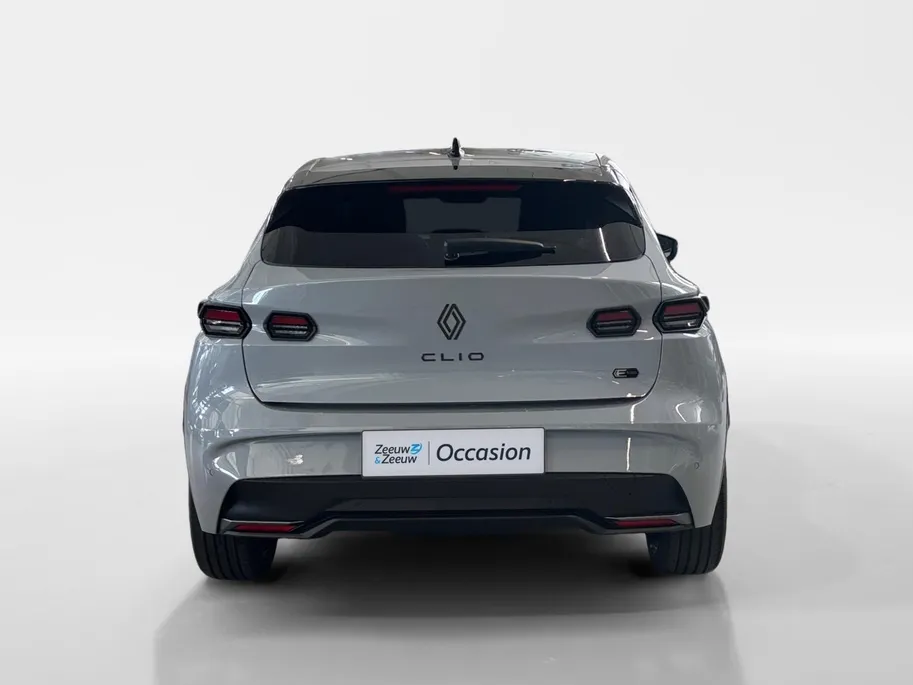 Renault Clio 1.8 Hybrid 160 esprit Alpine AUTOMAAT STOELVERWARMING STUURVERWARMING NAVI APPLE CARPLAY ANDROID AUTO LM VELGEN ALPINE ESPIRT UITVOERING !!!LET OP DEMO VRAAG NAAR ACTUELE KMSTAND!!!