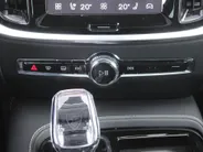 Volvo V60 2.0 T6 Plug-in hybrid AWD Plus Dark | Nappaleder | Trekhaak | HK audio | Schuifdak | Stuur-/stoelverwarming | Adap. Cruise | Dodehoek detectie | Geheugenstoelen | 360 Camera |