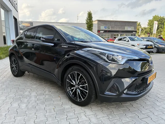 Toyota C-HR 1.8 Hybrid Dynamic | Trekhaak | Stoelverwarming | PDC v/a |