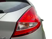 Ford Fiesta 1.25 Limited | Nieuwe Distributieriem bij aflevering | Trekhaak | All weather banden | Radio | Dealer onderhouden | Nieuwe APK | 12maanden BOVAG Garantie |
