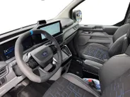 Ford E-Transit Custom 340 L2H1 MS-RT 71 kWh Dubbel Cabine | Nieuw te bestellen | Prijs excl. BTW / Incl. kosten Rijklaarmaken | 278km WLTP Rijbereik | Trekhaak | Adaptieve koplampen | Adaptieve Cruise Control | BLIS | 360 Graden Camera | Dubbele Zijschuifdeuren