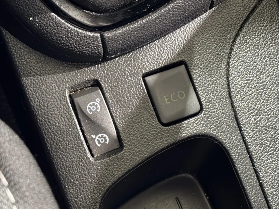 Renault Clio 90PK TCe Limited | Camera | Airco | Cruise Control | Lichtmetalen Velgen | Bluetooth | Keyless Entry | Elektrische Ramen & Spiegels | Parkeersensoren | Armsteun |