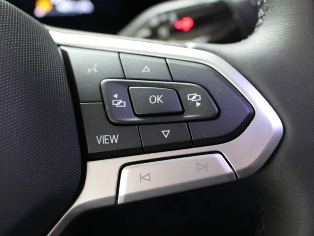 Volkswagen Tiguan 1.5 eTSI Automaat Navigatie | Trekhaak | Stoelverwarming | Lichtmetalen velgen